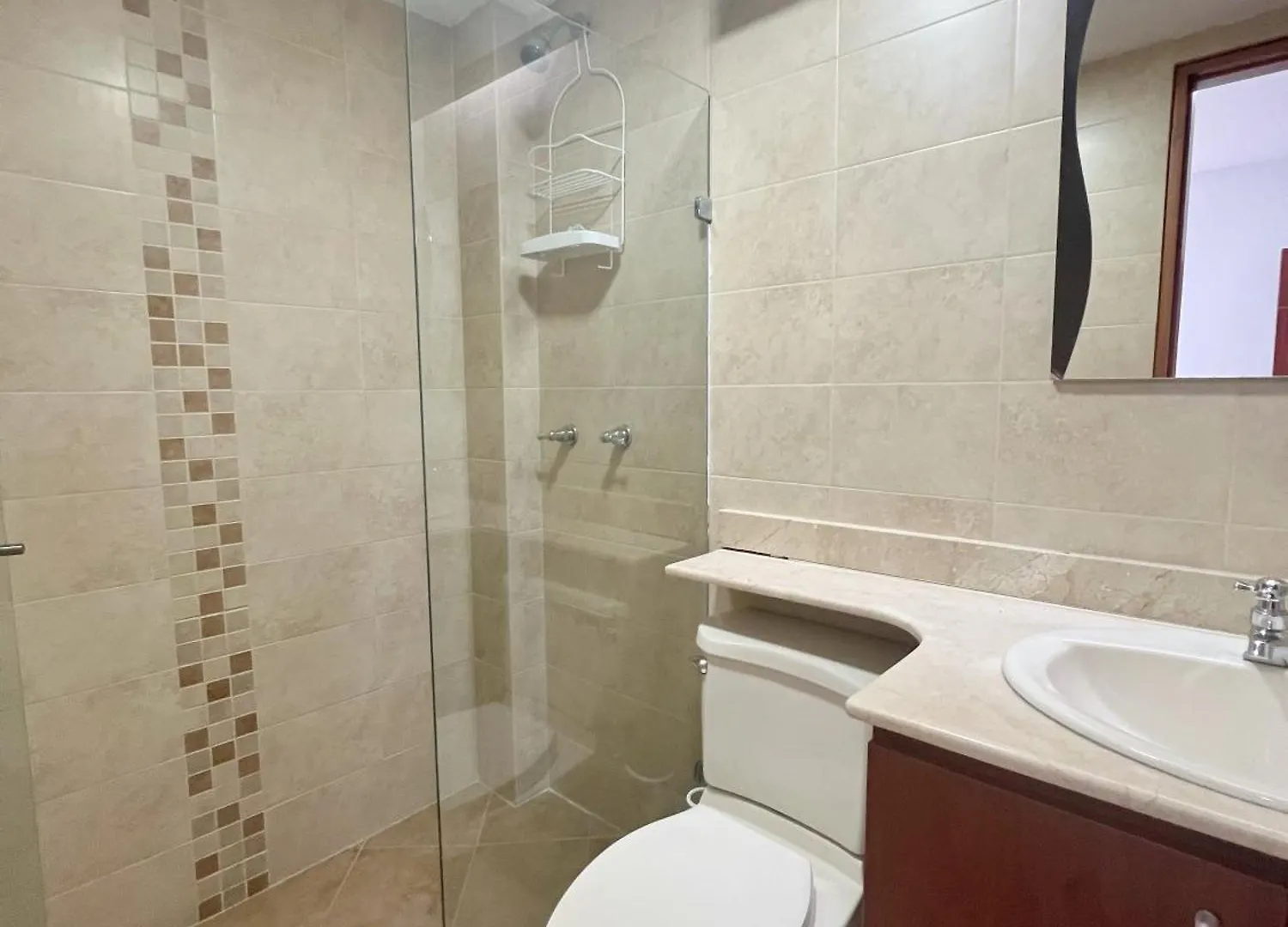 Apartamento Apto Terra Amplio Y Centrico Medellín